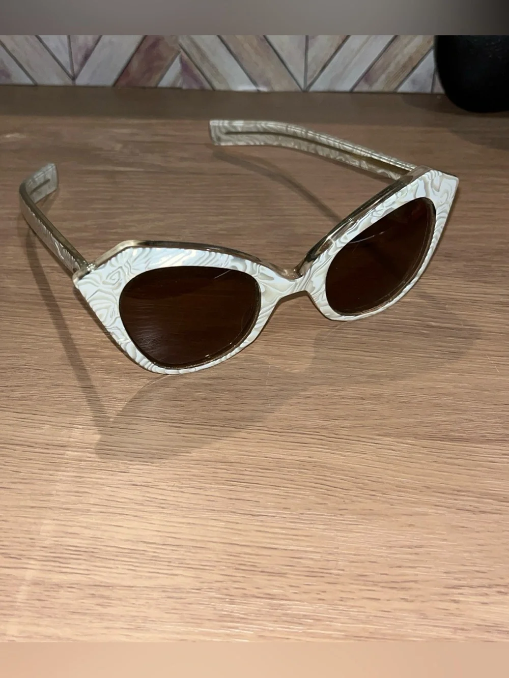 Shady character NYC pearly White Cat Eye Sunglasses vintage 70’s great condition